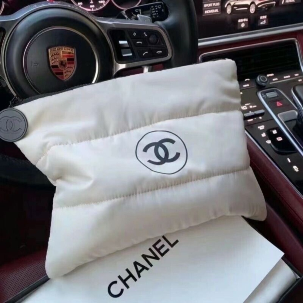💞- Chanel white puffy makeup bag pouch clutch cosmetic case - Picture 5 of 16